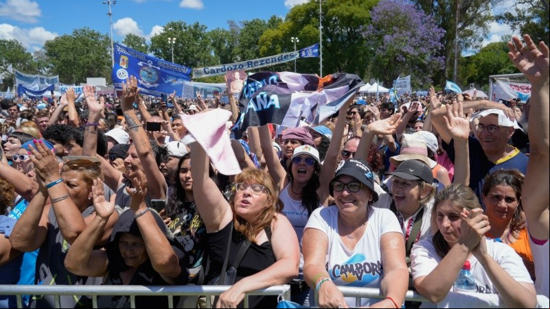 Sol, calor y color en el acto de Cristina de este sábado al mediodía en La Siberia.