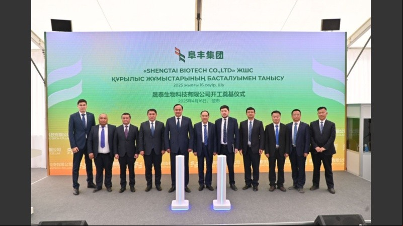 La plana mayor del gigante asiático en una reciente inversion en Kazakhstan