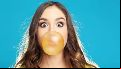 Los expertos recuerdan que masticar chicle no sustituye al cepillado dental.