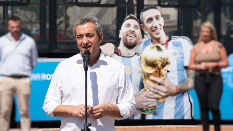 El intendente puso en valor a la ciudad de Messi y Di María.