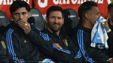 Leo Messi inició en el banco e ingresó en el segundo tiempo