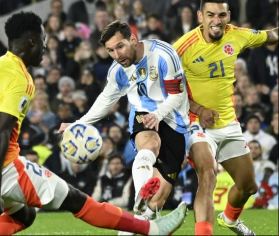 Con un gran gol de Thiago Almada cerca del final, Argentina igualó 1 a 1 ante Colombia en un vibrante encuentro en el Monumental