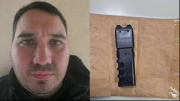 Brezik (izquierda) ordenó filmar cómo picaneaban y golpeaban a una vendedora de droga de su banda en febrero de 2023.